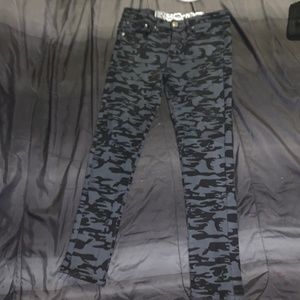 Skinny camo jeans